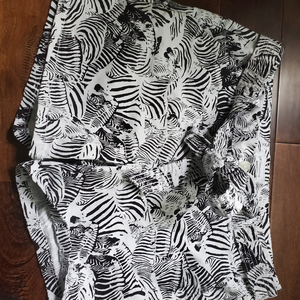 Liz Claiborne black and white shorts size 10